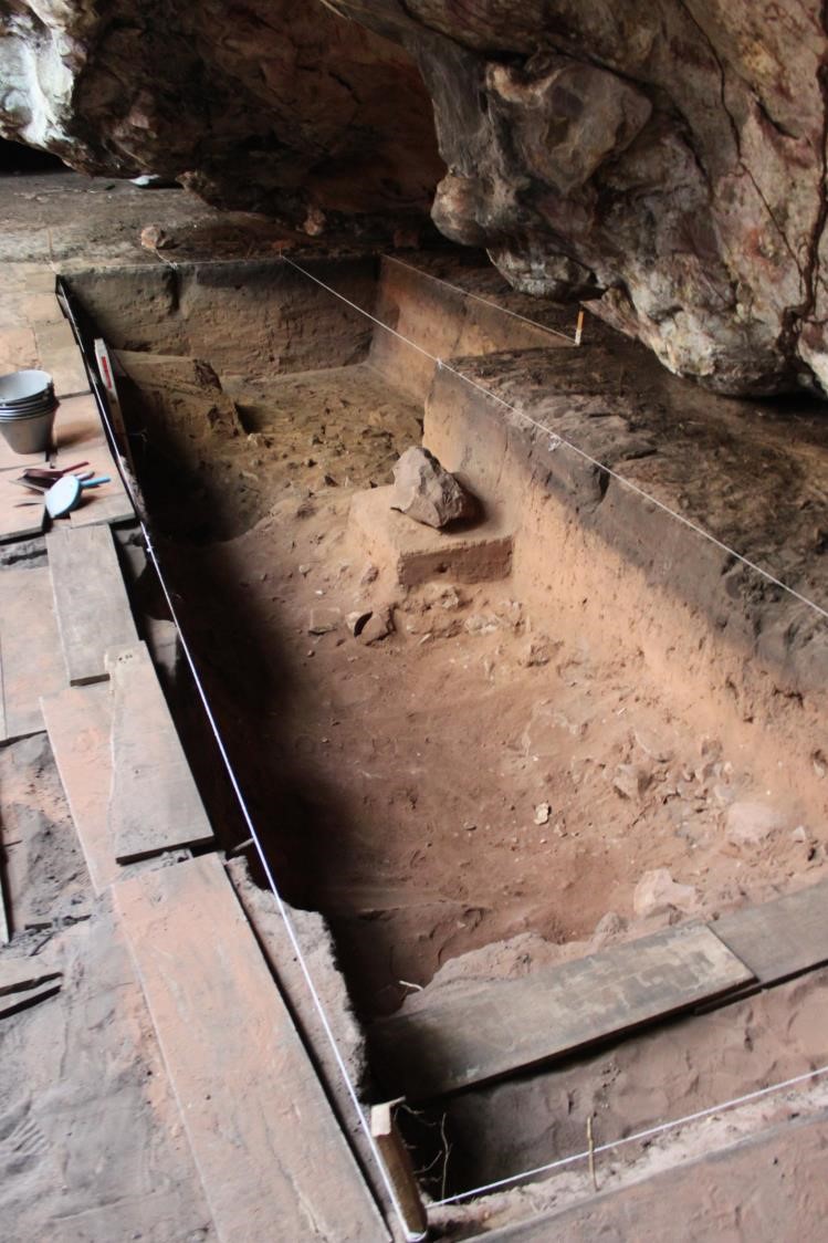 Escavação arqueológica no sitio AS12